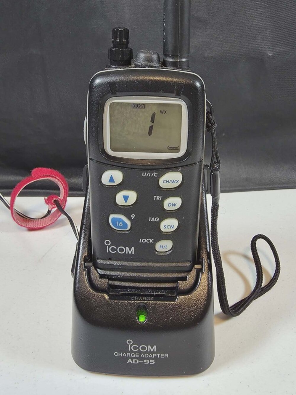 ICOM VHF MARINE TRANSCEIVER HANDHELD RADIO WITH CHARGER BATTERY MANUAL WORKS